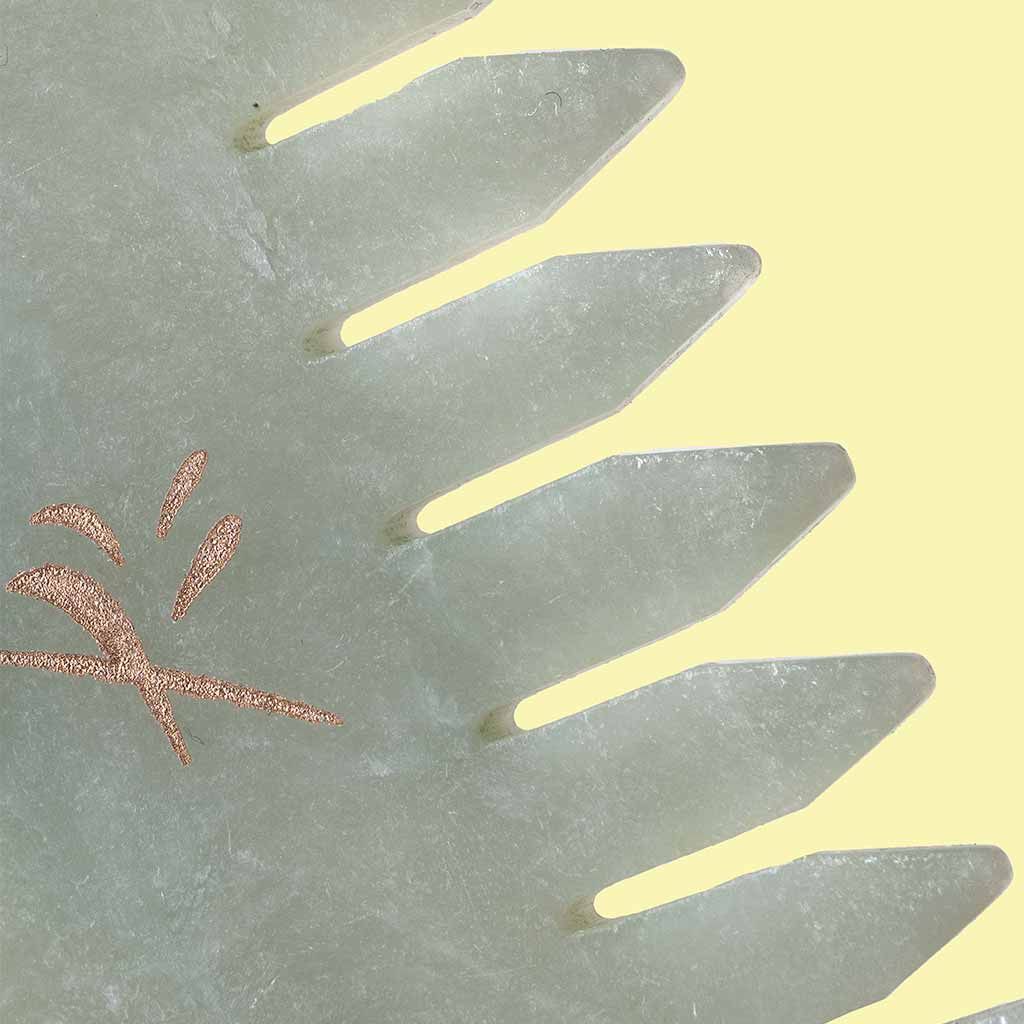 Gua sha-välineet ja kinesioteipit kasvoille