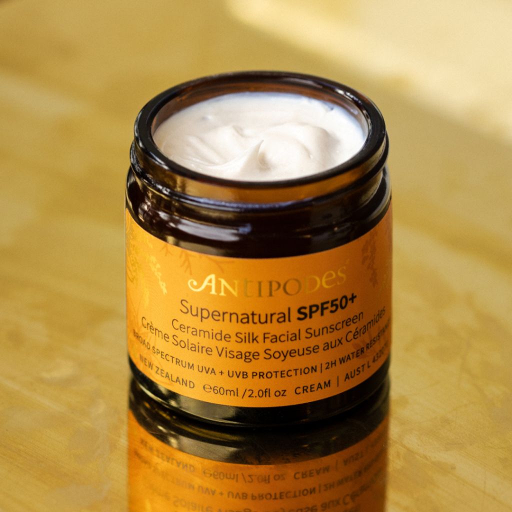 Luonnonkosmetiikka aurinkovoide kasvoille Antipodes Supernatural SPF 50+